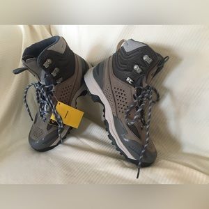 Vasque gortex hiking boots women’s 8.5. NWT.